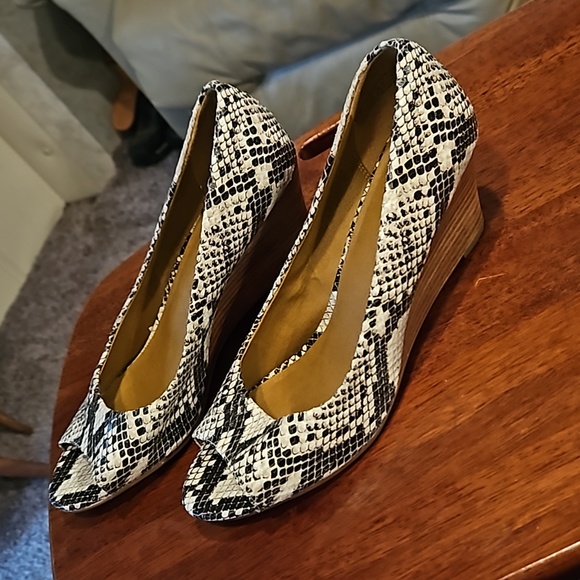 Susina snakeskin leather peep toe wedges - Picture 3 of 8